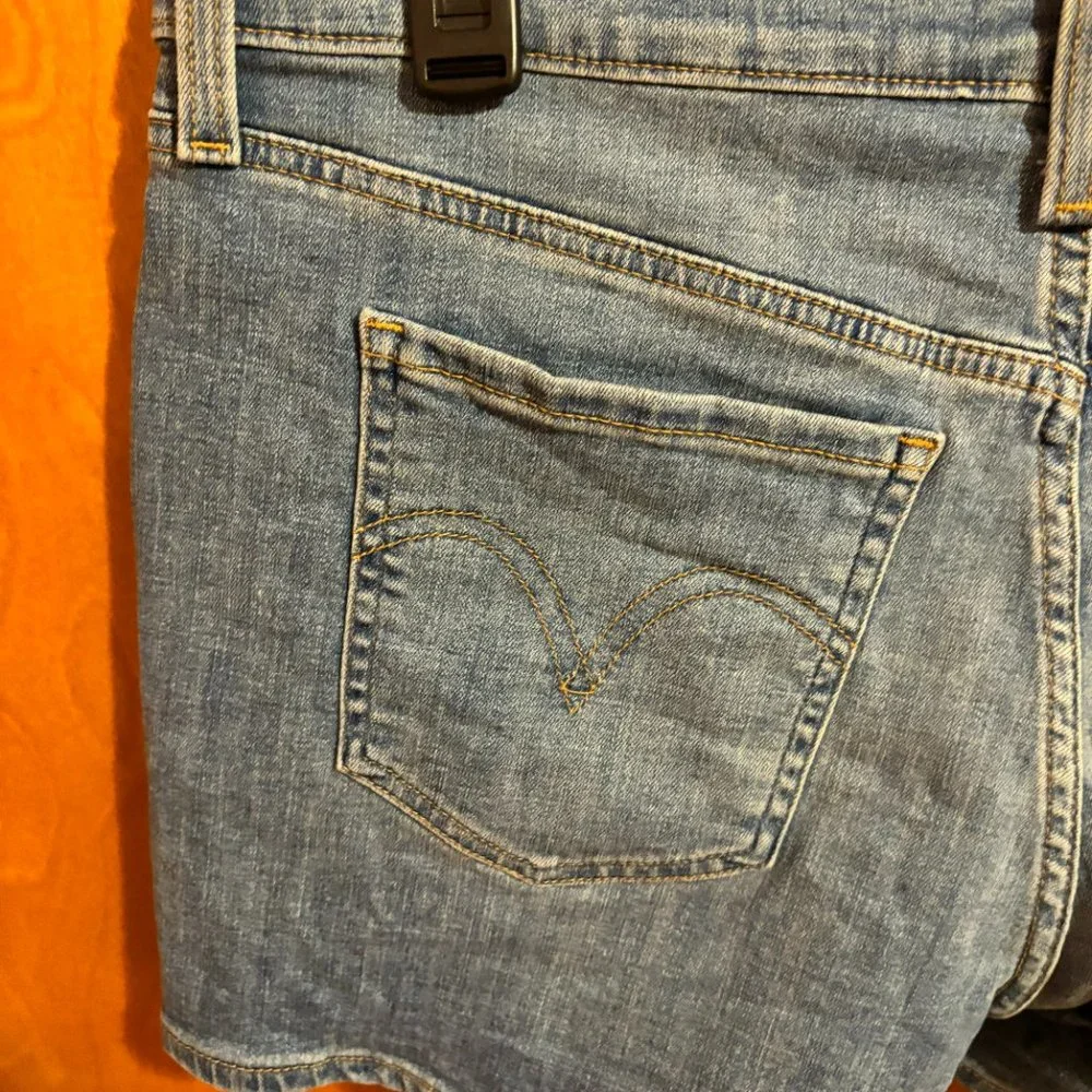 Levi’s Mid Length Denim Shorts 5 Pocket Medium‎ Blue